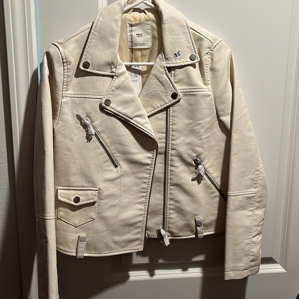 Jackets - Picture 3 of 13